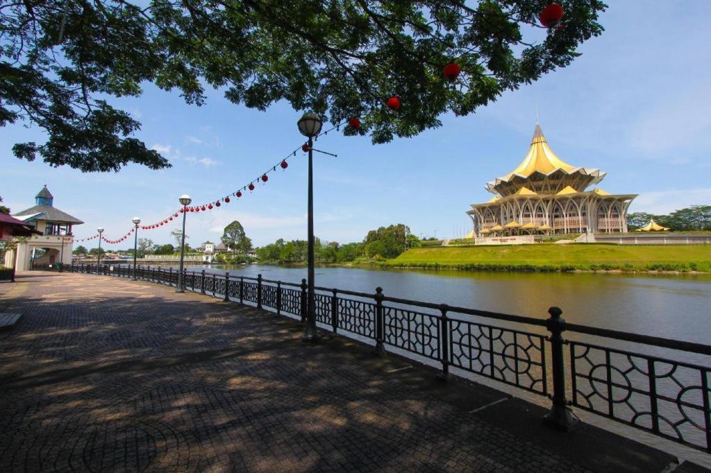 Zotel Business & Leisure Hotel Kuching Kültér fotó