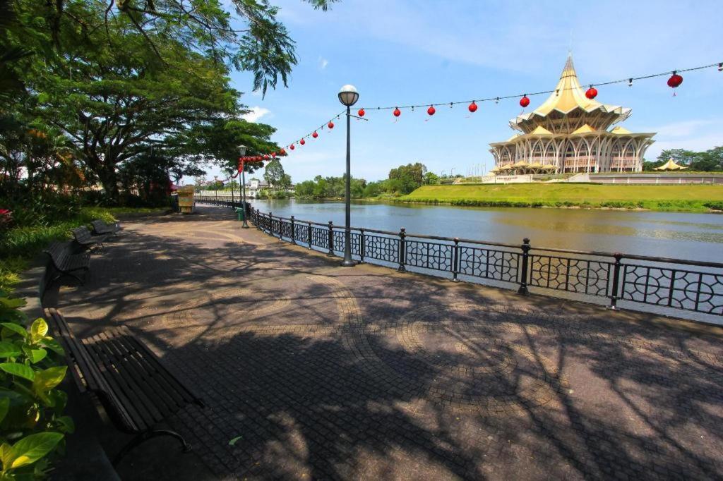Zotel Business & Leisure Hotel Kuching Kültér fotó