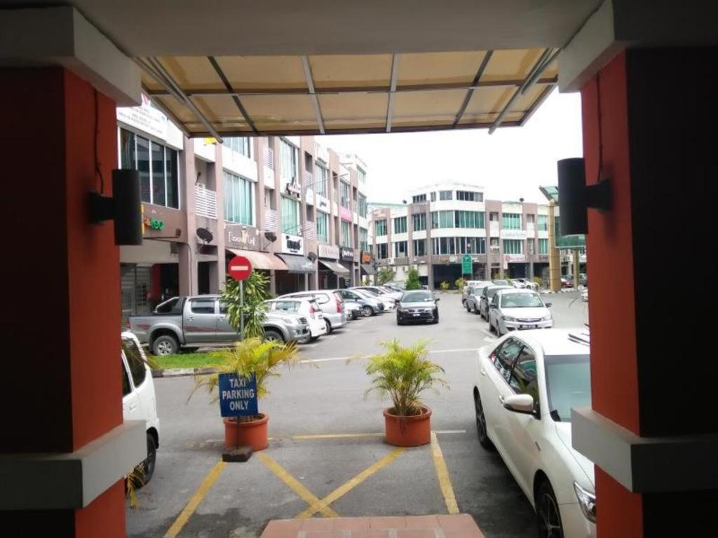Zotel Business & Leisure Hotel Kuching Kültér fotó