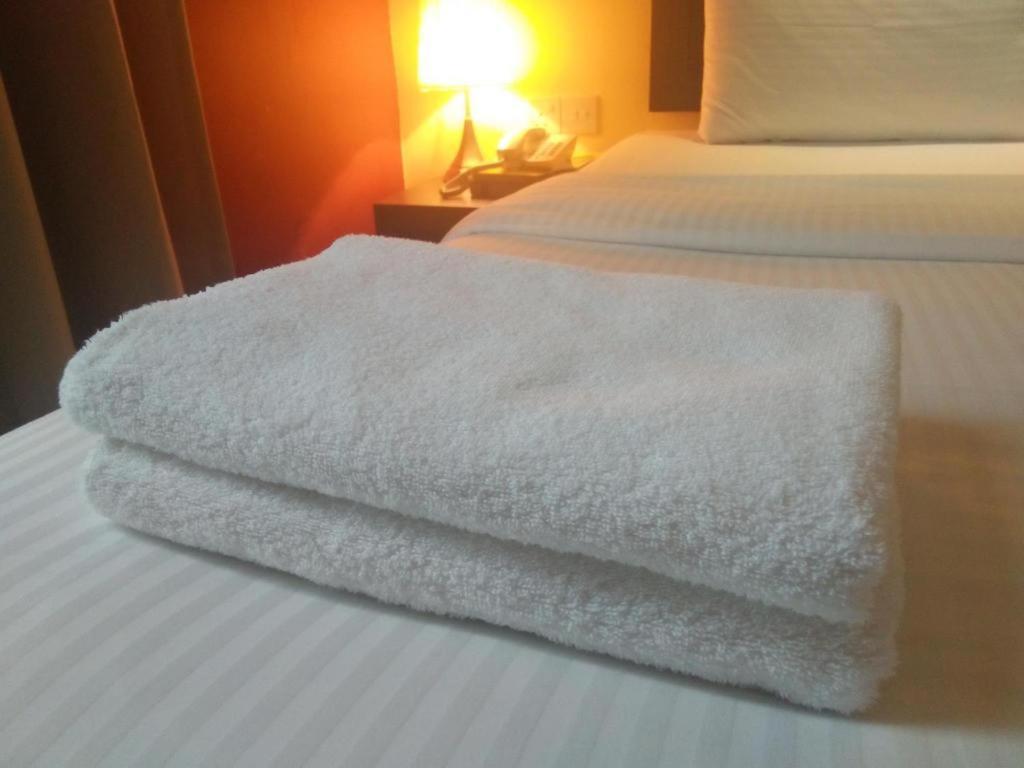 Zotel Business & Leisure Hotel Kuching Kültér fotó