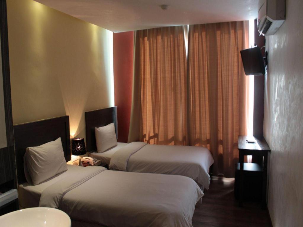 Zotel Business & Leisure Hotel Kuching Kültér fotó