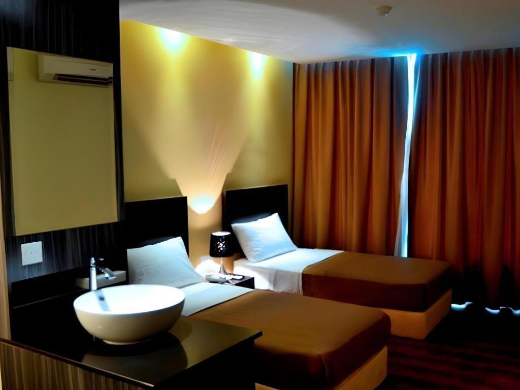 Zotel Business & Leisure Hotel Kuching Kültér fotó